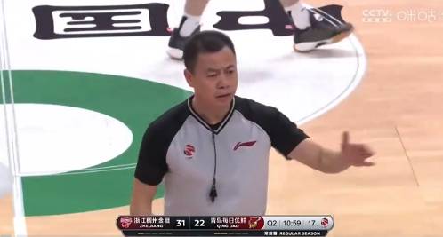 吴庆龙大闹技术台怒骂裁判：他就是报复我，他带着情绪！