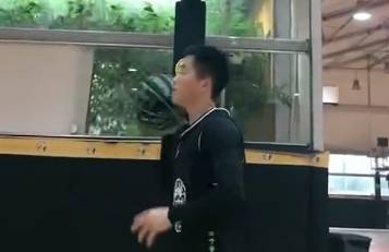 就很丝滑！现场教学什么叫果冻上篮