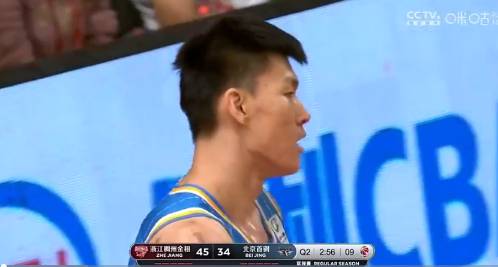 又是你？！王骁辉伸脚犯规 被吹违体犯规