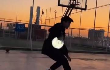 秋天的晚霞总是和你一样 止不住心动