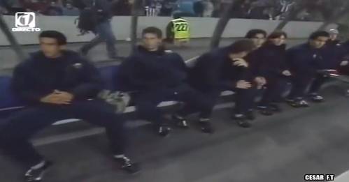 03年16岁的梅西在友谊赛中首次代表巴萨一队出场