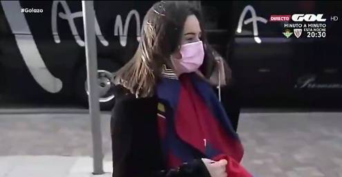 可爱小姐姐和梅西合影后的反应
