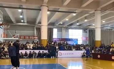 大学扣篮大赛 这是什么水平？