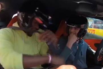 硬汉也有害怕的时候！当F1车手诺里斯带着巴特勒飙车时...