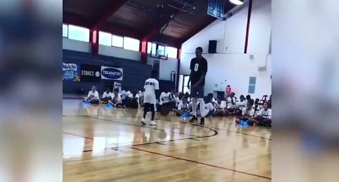 去TM的篮球梦！ NBA球员们和小孩子的打球系列