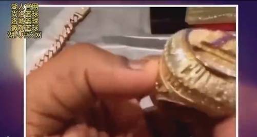 维特斯晒冠军戒指：我一直在考虑 想要退役了