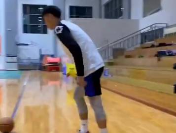 酷！这起球动作什么水平？