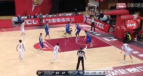真猛！180徐杰从216莫泰手中怒抢篮板再飚三分