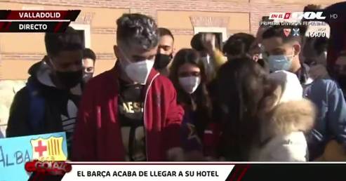 巴拉多利德球迷胳膊和腿上都是梅西纹身