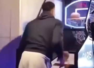 把投篮机打成上篮机的男人
