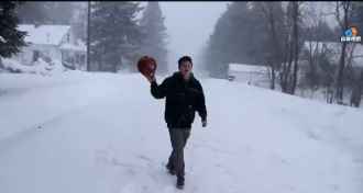 大雪中打篮球！男人的快乐，就是这么简单