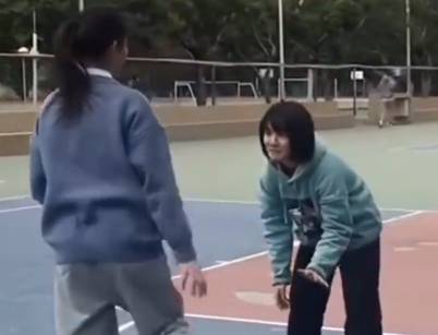 过分啦！妹纸竟然这样玩单挑