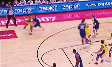 Respect！看看科比是怎么防巴博萨的