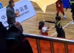 别碰我！小妹妹被对方防守气炸了