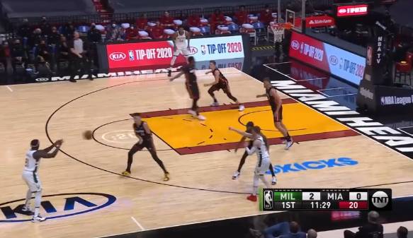 刷新NBA历史纪录！雄鹿飙进29记三分集锦