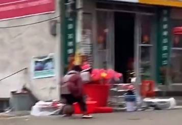 没筐算什么 摔倒算什么！对篮球的热爱就是那么简单
