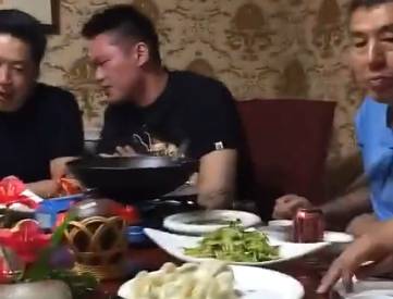 李春江和朱芳雨在聊啥？