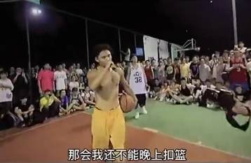 这弹跳很6了！身高174的吴悠轻松双手背扣