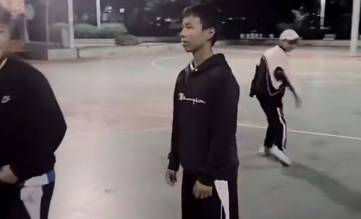 我要打十个？！这是篮球场上的甄子丹