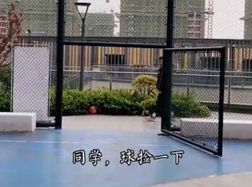 请问 这球要费几个充电宝？