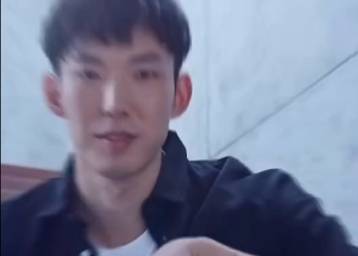 周琦帅照并说：掰手指头数下评论区我能拐走几个人
