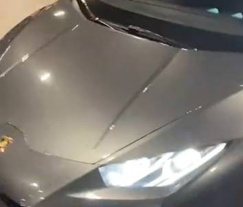 库克拍下库兹马的新跑车：我的天啊