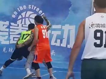 打篮球对位身高体重都比自己大的对手 该如何防守？