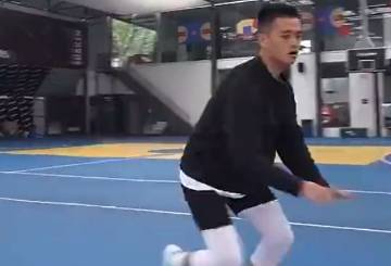 一招野球场必杀技：胯下重心前推，变向急停投篮