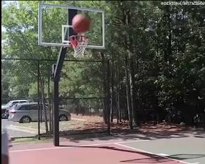 扣篮有风险 砸筐需谨慎