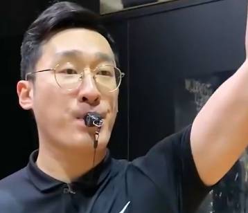 进攻投篮时切勿伸腿 否则在新规则下会被吹罚犯规
