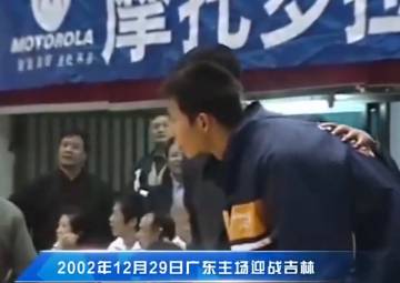 当年好青涩好嫩！回顾易建联CBA生涯首秀