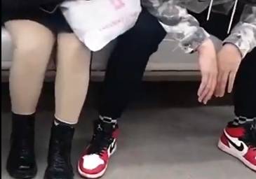 这双鞋就是你们说的“AJ”篮球鞋么？