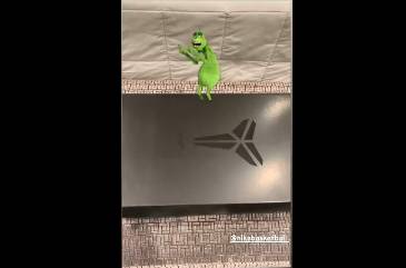 美滋滋！浓眉收到耐克送来的科比6