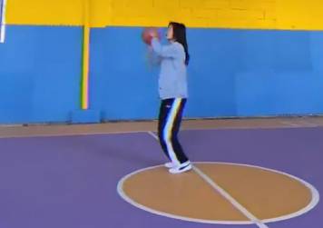 小姐姐这弹跳算很厉害的了吧
