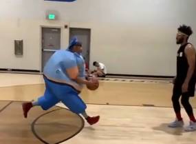 奥胖发视频：我看到巴克利已准备好开始NBA了