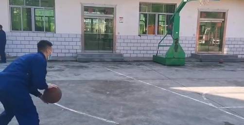 哈哈哈！人家是跳投 而你是投跳