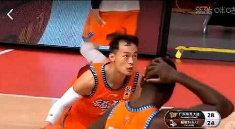 汤神永远的杰！汤杰秀小风车扣篮 竟砸到自己眼睛