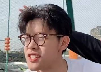 哈哈哈！网友现实还原日漫里的篮球绝杀